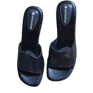 Naturalizer Black Leather Open Toe Sandals. 8